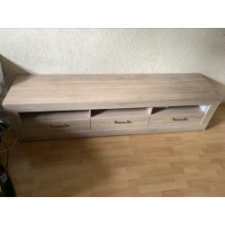 Eettafel en tv meubel