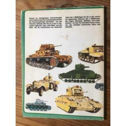 2 Tank boekjes (ENG-DUI) samen voor 2,-