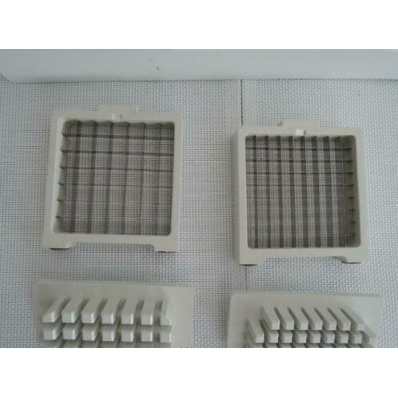 Witte Brabantia patatsnijder met twee mesjes