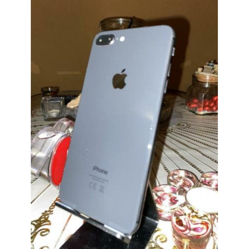 iPhone 8 Plus space Gray 64 GB