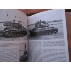 US LIGHT TANKS 1944-84 Steven J. Zaloga