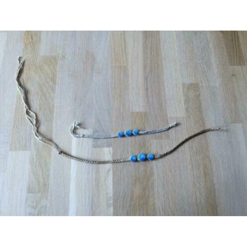 Textielen ketting en armband met blauwe kralen met dolfijnen