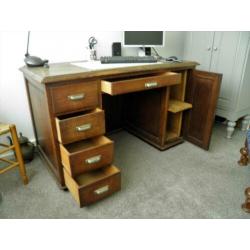 Antiek masief eiken bureau