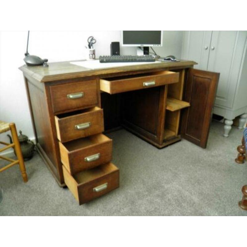 Antiek masief eiken bureau