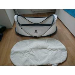 Deryan infant box