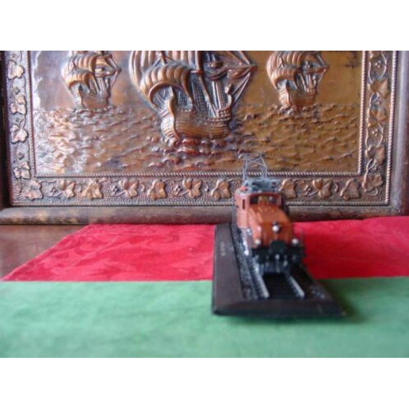 Locomotief CE6/8 II 1919 (bijnaam Krokodil) schaal 1:87.