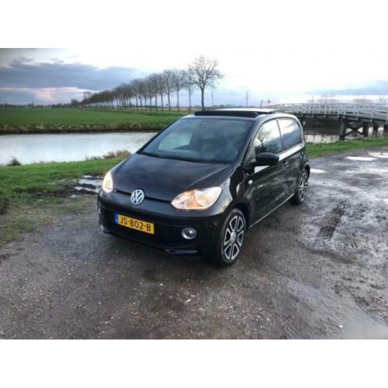 Volkswagen Up! 1.0 high up! BlueMotion met Panoramadak