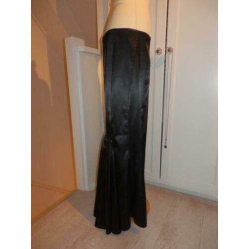 Prachtige zwarte lange maxi rok mt. 38/40 glans- stretch