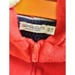Heel mooi vest van Imps en Elfs mt 68 rood met blauw breisel