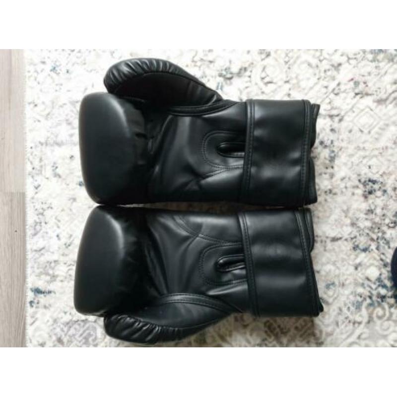 Venum 14oz kickbox handschoen challenger 2.0