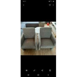 2 stoelen met wieltjes