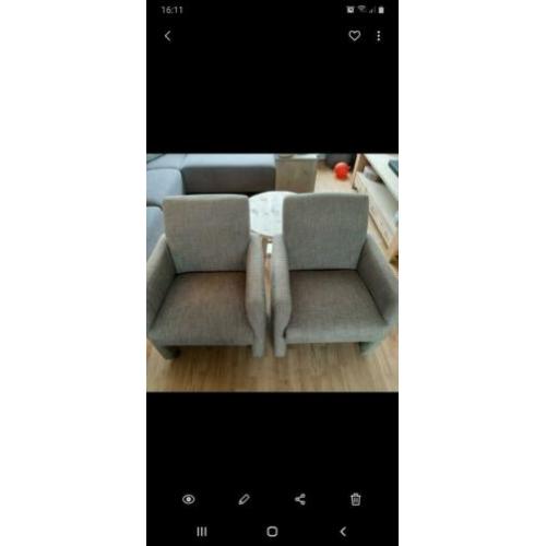 2 stoelen met wieltjes