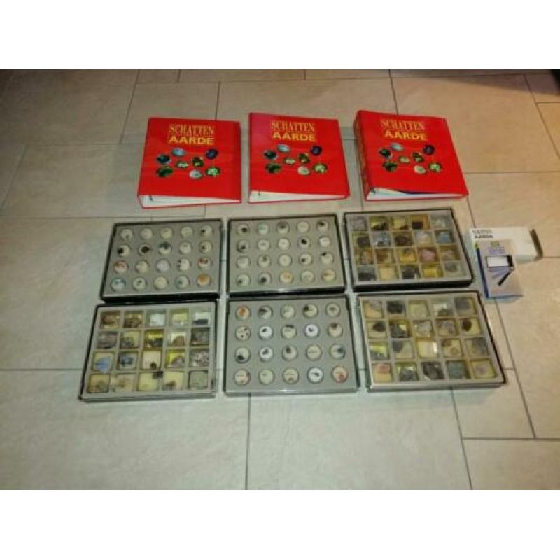 Schatten van de aarde 3 mappen en 6 dozen en een loop