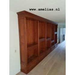 grote kasten boekenkasten maatwerk kast bar toog in mancave