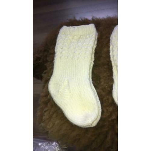 Gebreide poppensokken en kniekousjes voor de pop . 1xslofjes