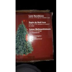 Te koop zgan luxe kunstkerstboom 210 cm.
