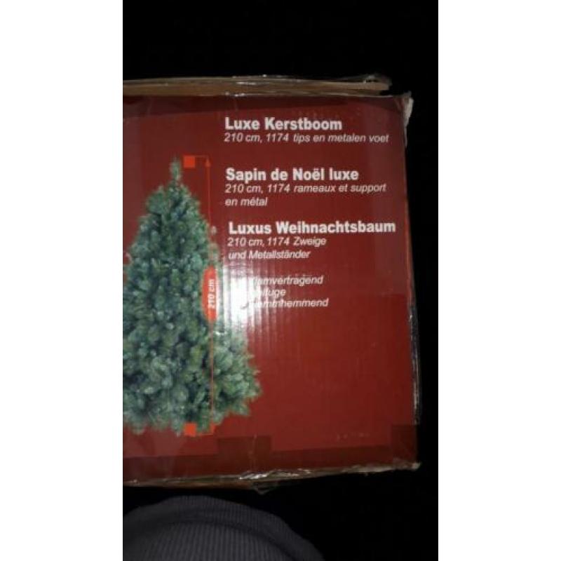Te koop zgan luxe kunstkerstboom 210 cm.