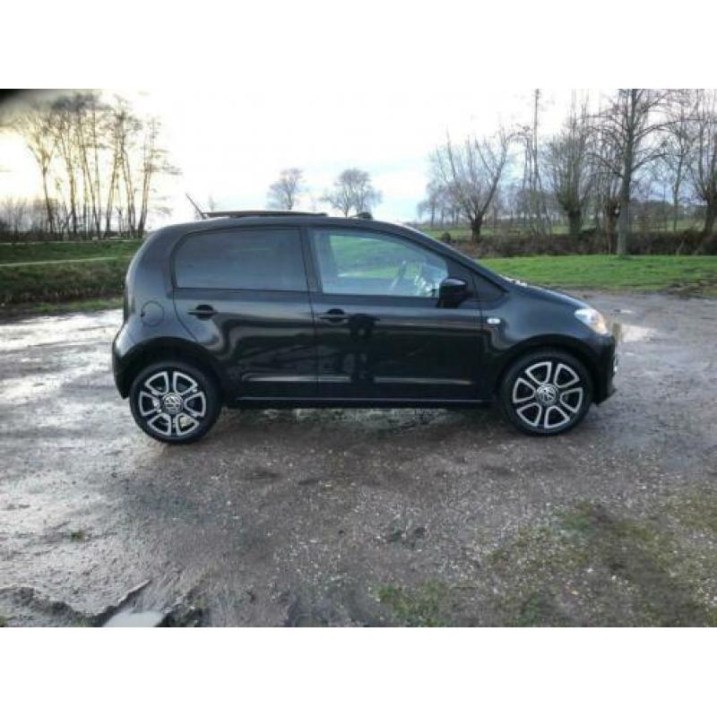 Volkswagen Up! 1.0 high up! BlueMotion met Panoramadak