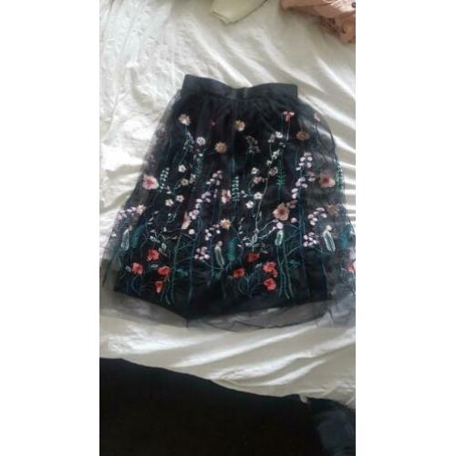 Zwarte rok met bloemen H&M 36