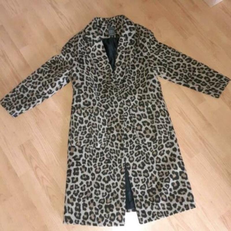 Leuke jas met panterprint. Maat xs