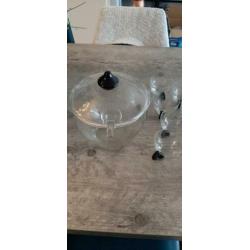 Bowl set met 12 glazen het is oud