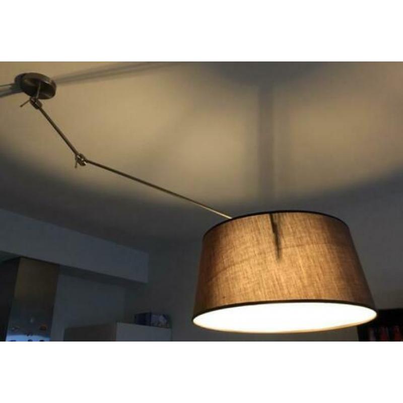 Mooie bruine lamp met verstelbare arm