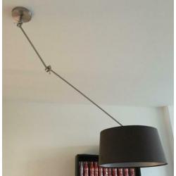 Mooie bruine lamp met verstelbare arm