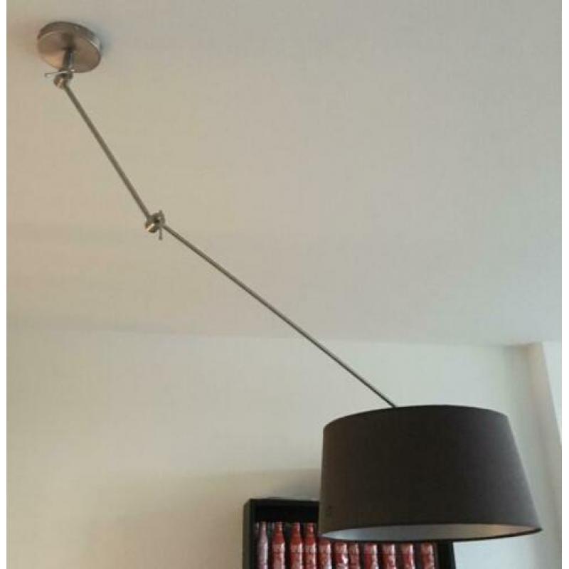 Mooie bruine lamp met verstelbare arm