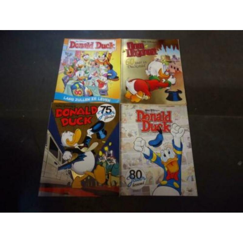 Veel Donald Duck strips/albums en boeken, enkele in seal.