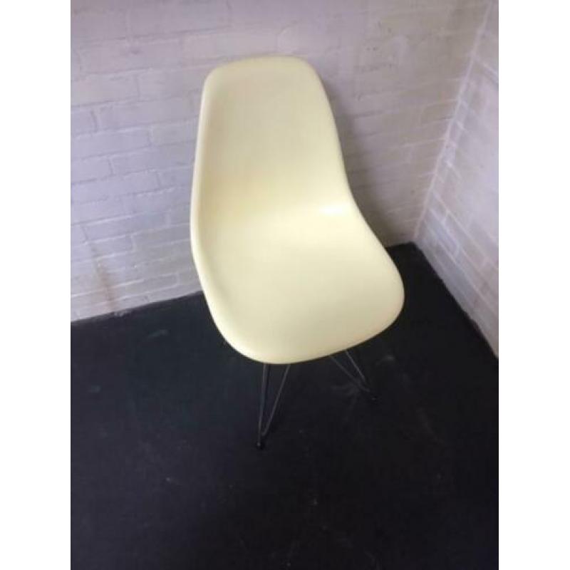 Leuk gele design stoel kunststof zitting | metalen onderstel