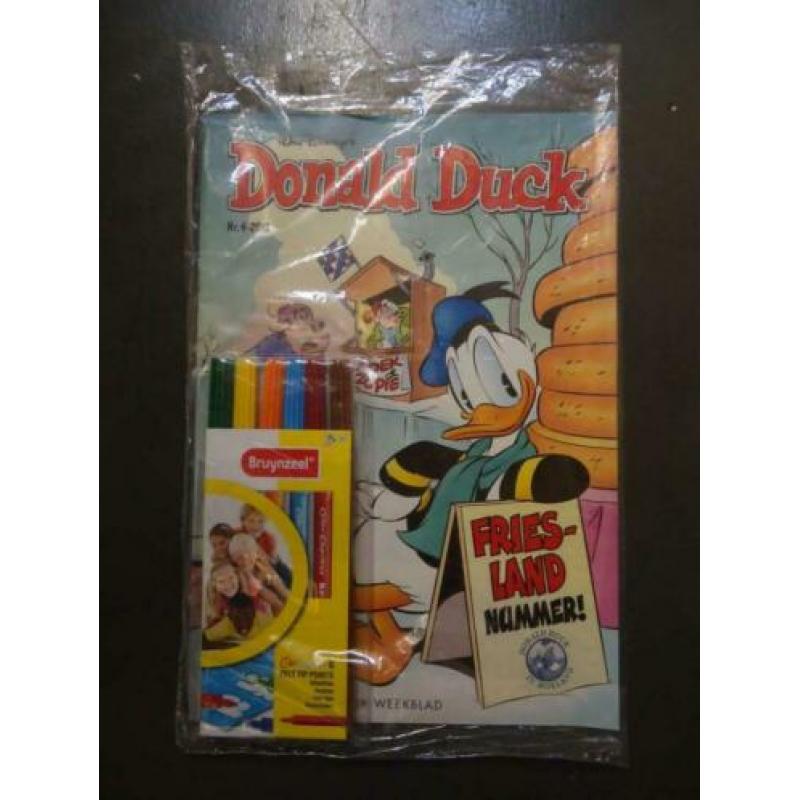 Veel Donald Duck strips/albums en boeken, enkele in seal.