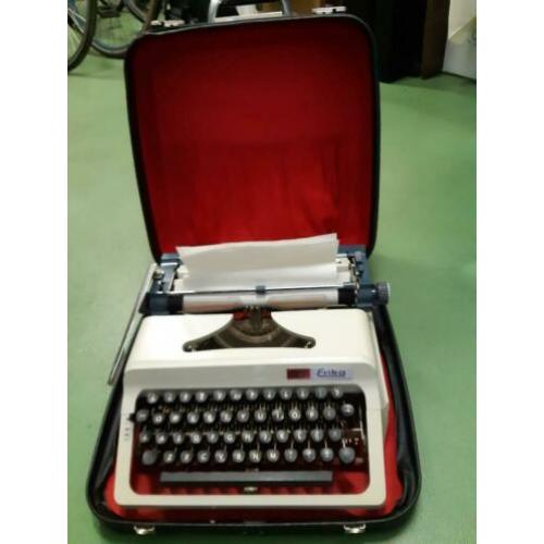 Erika Daro typemachine uit jaren 70 met originele koffer