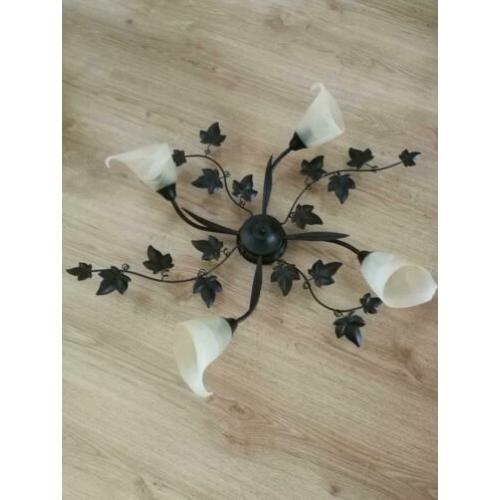 Mooie bruine metalen plafondlamp met glazen kapjes