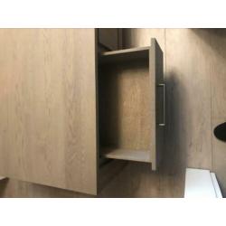 Salontafel met 4 laden.