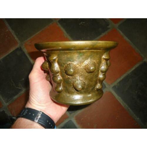 grote antieke bronzen vijzel, brons ,17de