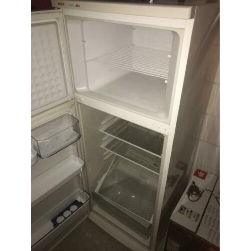Te koop koelkast met vriezer