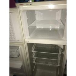Te koop koelkast met vriezer