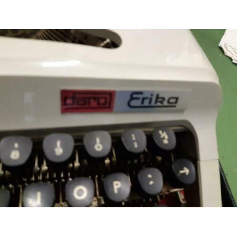 Erika Daro typemachine uit jaren 70 met originele koffer