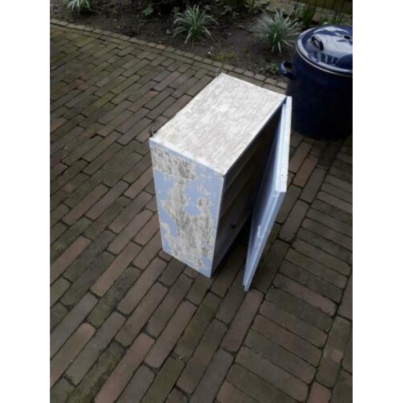 Klein brocante medicijnkastje.