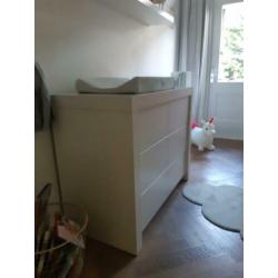 Ledikant en commode