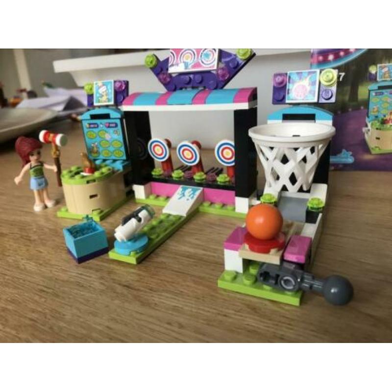 LEGO Friends Pretpark Spelletjeshal - 41127