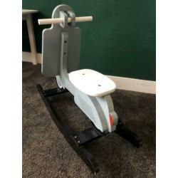 Mooie houten schommel scooter