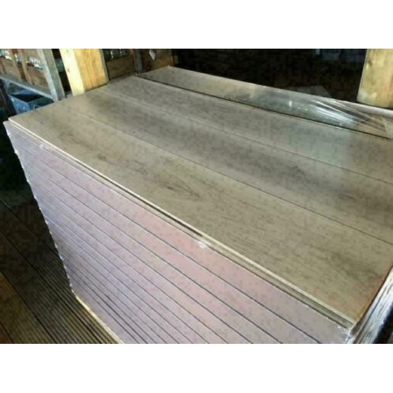 Laminaat Century Elegance 8mm Warm grijs eiken 703