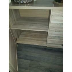 Dressoir en eettafel