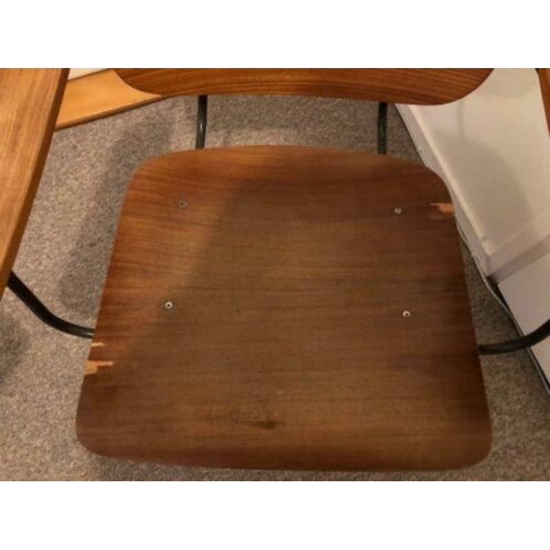 2 stoelen scandinavisch design