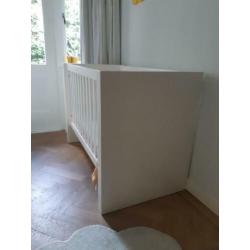Ledikant en commode