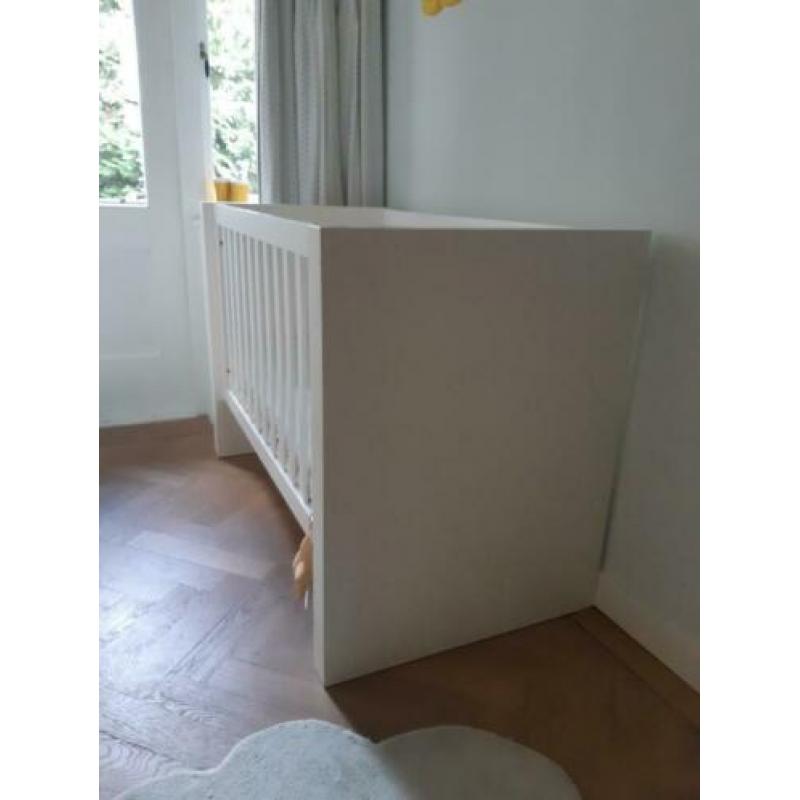 Ledikant en commode