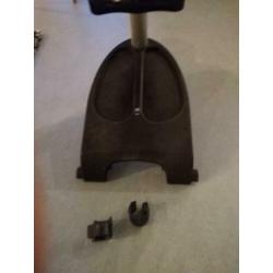 Meerijdplankje voor de Bugaboo kinderwagen met adapters.