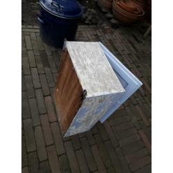 Klein brocante medicijnkastje.