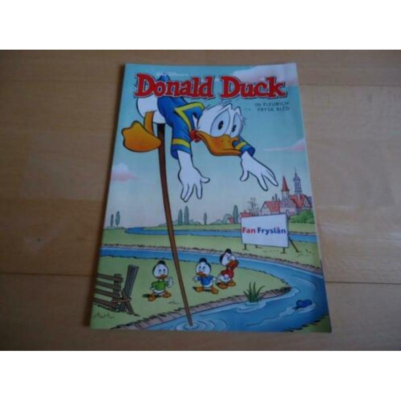 Veel Donald Duck strips/albums en boeken, enkele in seal.